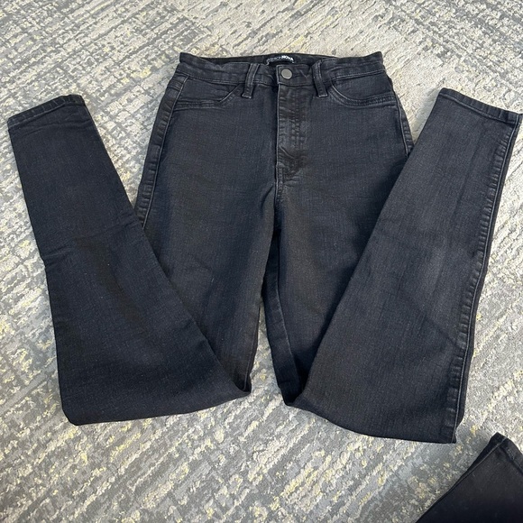 2 Black Skinny Jeans - Picture 6 of 7